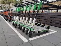 Patinetes listos para alquilar